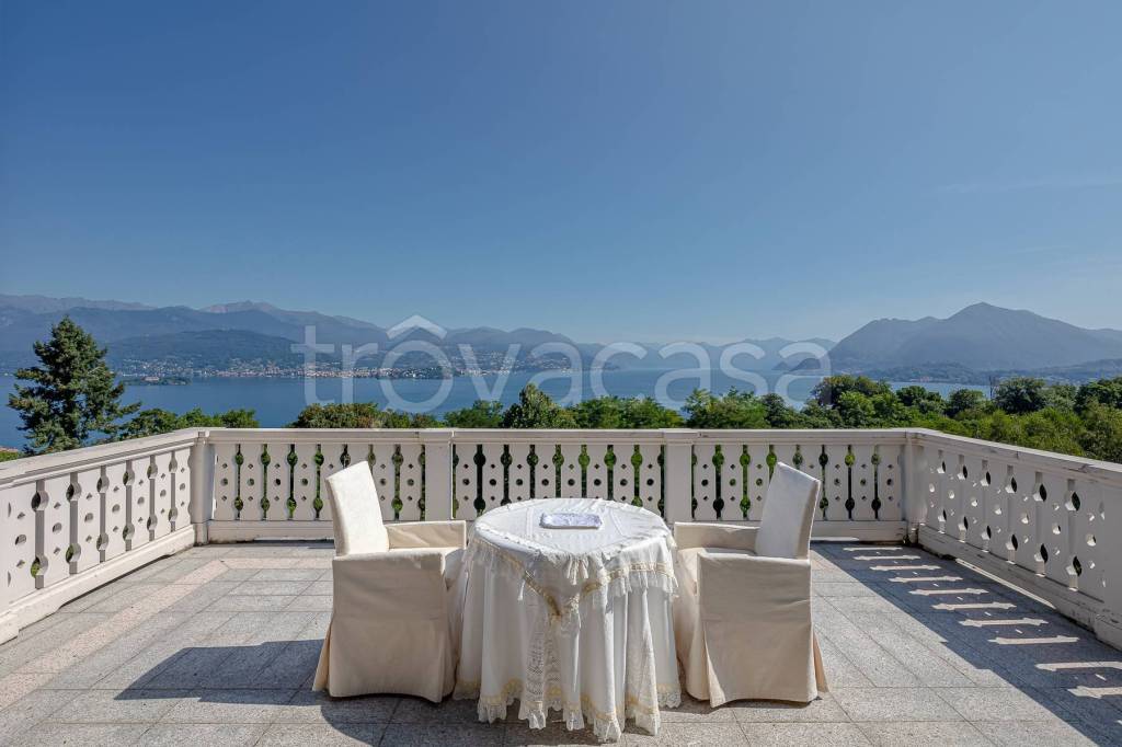 casa indipendente in vendita a Stresa in zona Binda