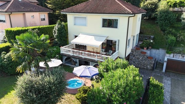 casa indipendente in vendita a Stresa