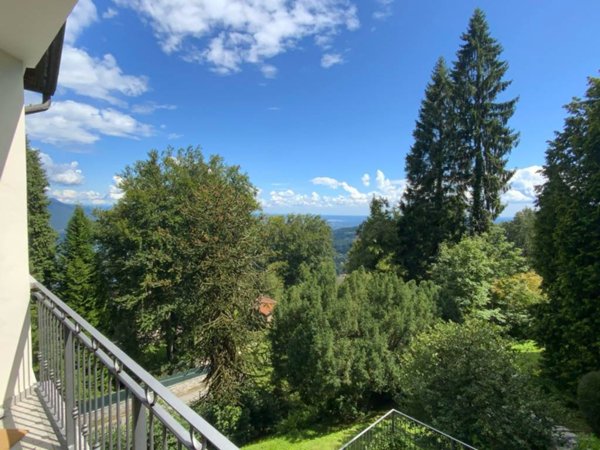 appartamento in vendita a Stresa in zona Alpino