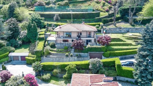 casa indipendente in vendita a Stresa