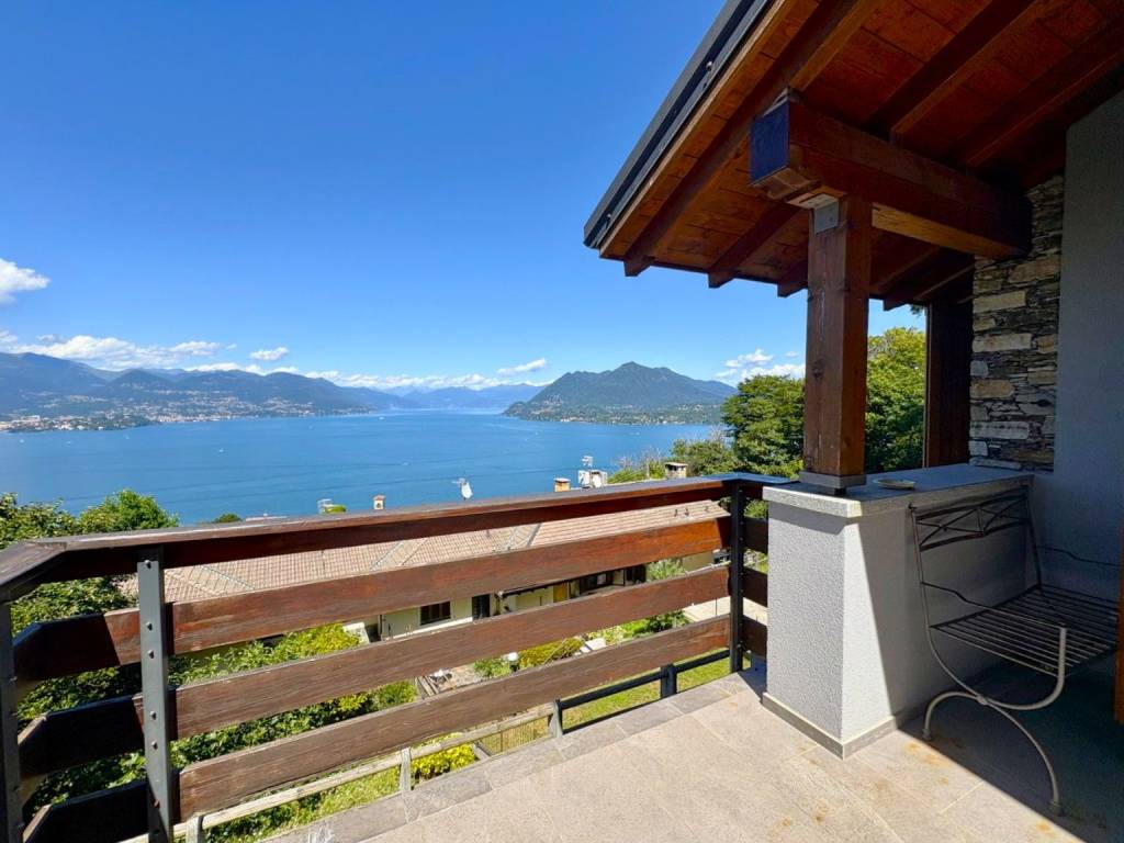 casa indipendente in vendita a Stresa in zona Brisino