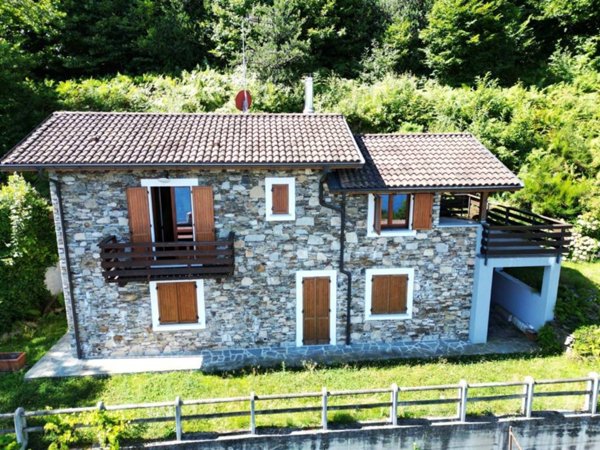 casa indipendente in vendita a Stresa in zona Brisino