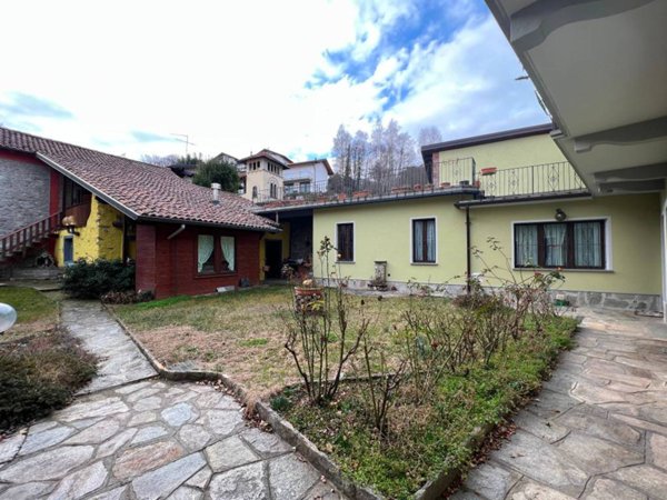 casa indipendente in vendita a Stresa in zona Magognino