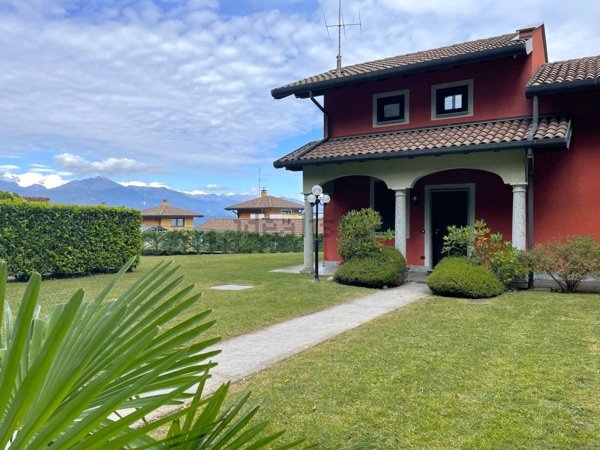 casa indipendente in vendita a Stresa in zona Levo