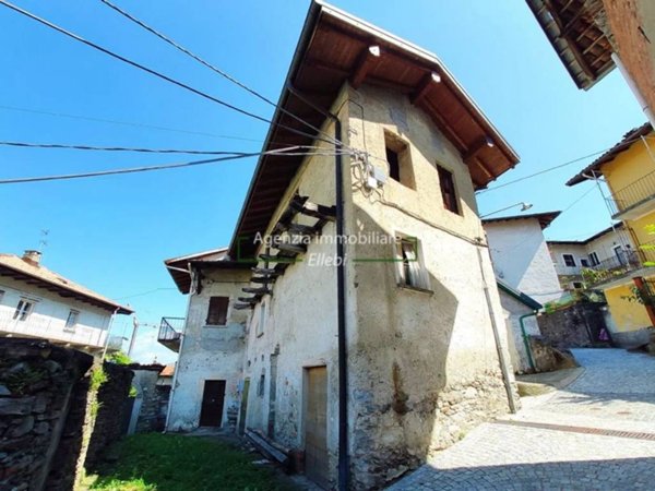 casa indipendente in vendita a Stresa in zona Vedasco