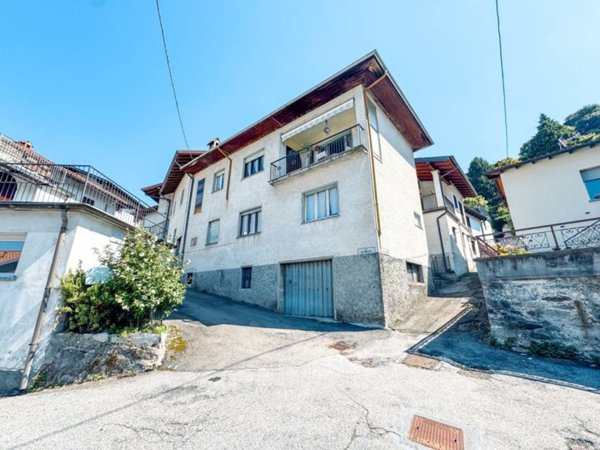 casa indipendente in vendita a Stresa in zona Passera