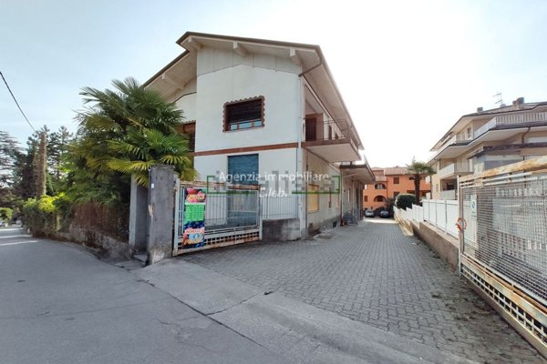 locale commerciale in vendita a Stresa