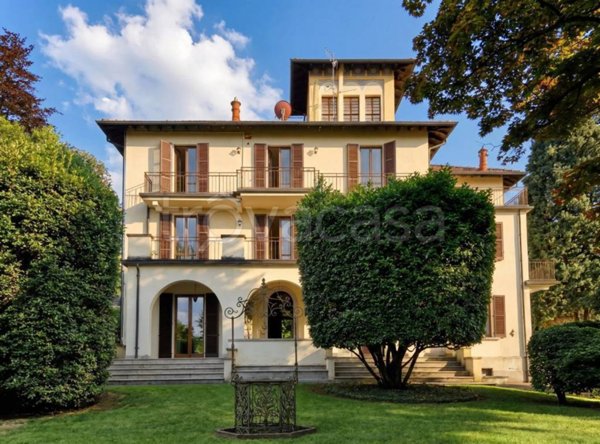 casa indipendente in vendita a Stresa in zona Binda