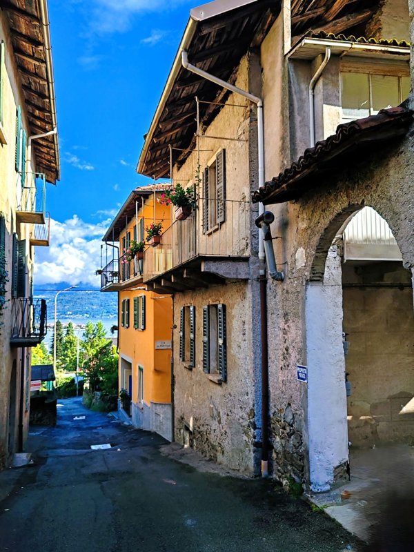 casa indipendente in vendita a Stresa in zona Carciano