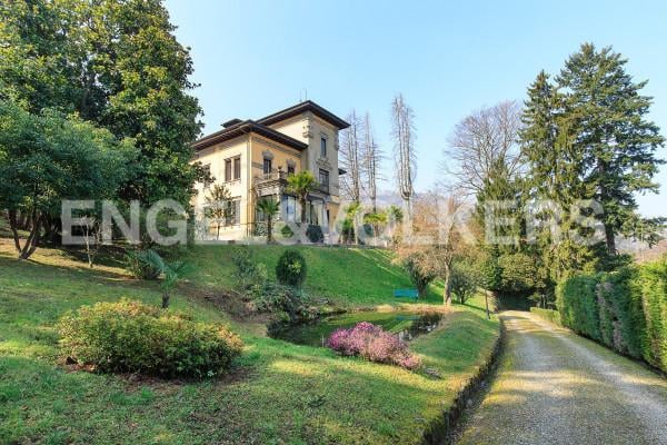 casa indipendente in vendita a Stresa