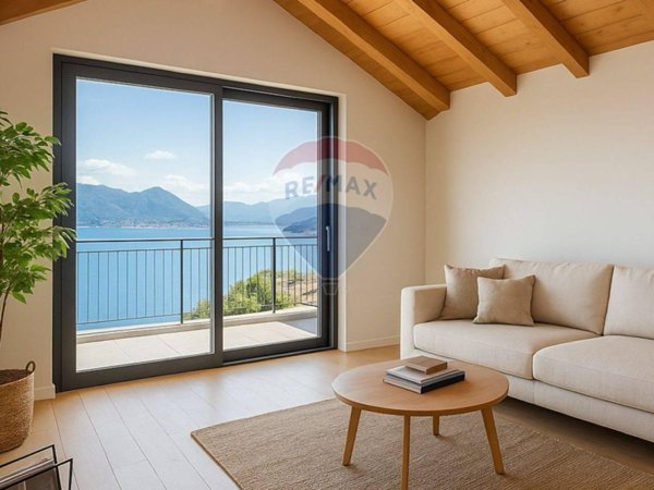 casa indipendente in vendita a Stresa in zona Carciano