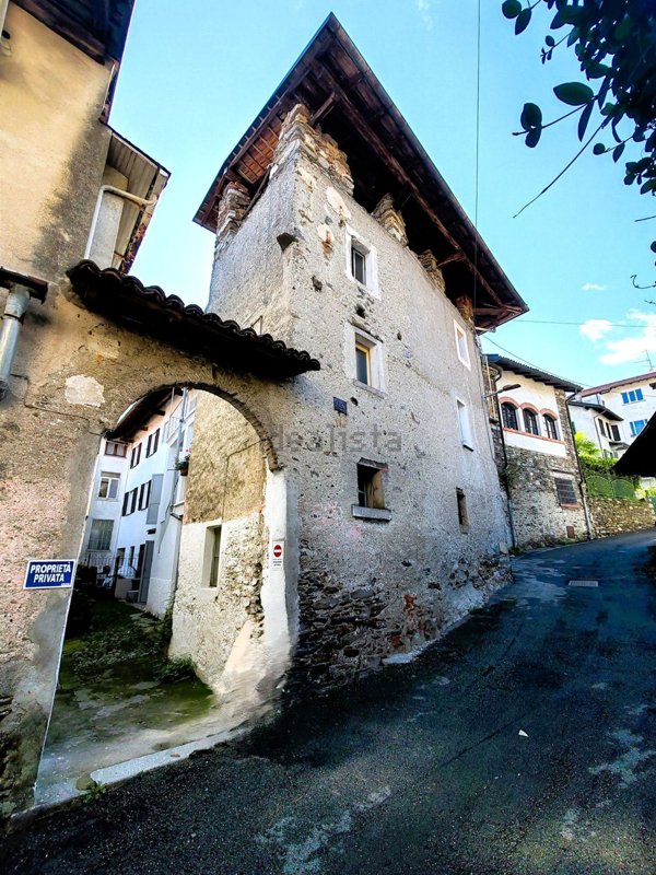 casa indipendente in vendita a Stresa in zona Carciano