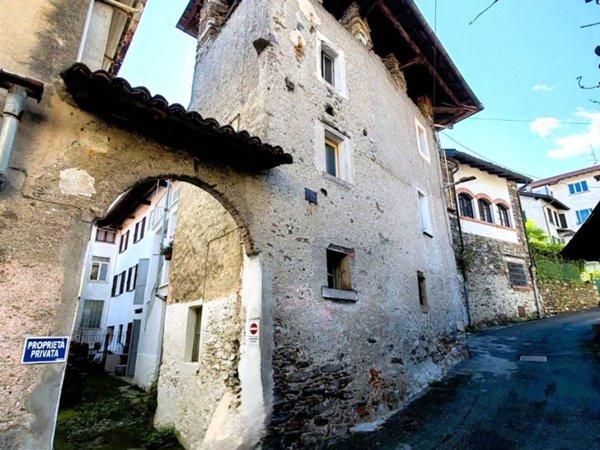 casa indipendente in vendita a Stresa in zona Carciano