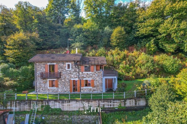 casa indipendente in vendita a Stresa in zona Brisino