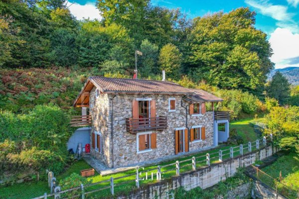 casa indipendente in vendita a Stresa in zona Brisino