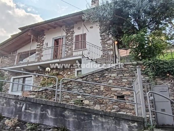 casa indipendente in vendita a Stresa in zona Someraro