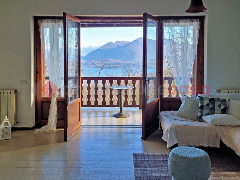 casa indipendente in vendita a Stresa in zona Magognino