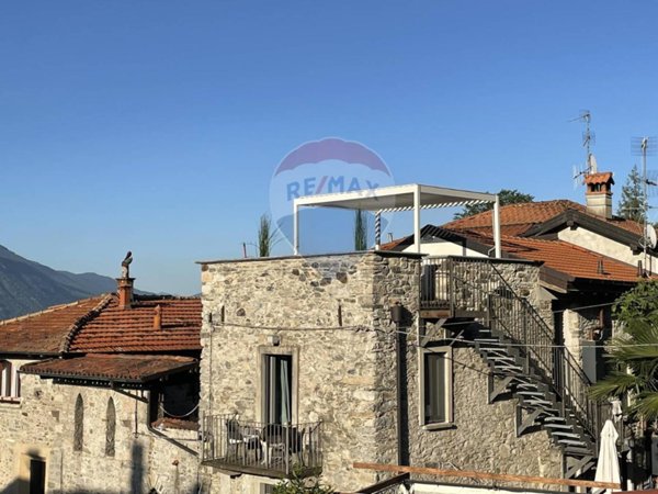 casa indipendente in vendita a Stresa in zona Vedasco