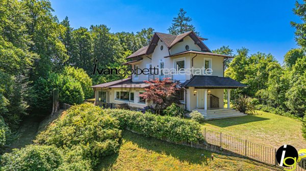 casa indipendente in vendita a Stresa in zona Alpino