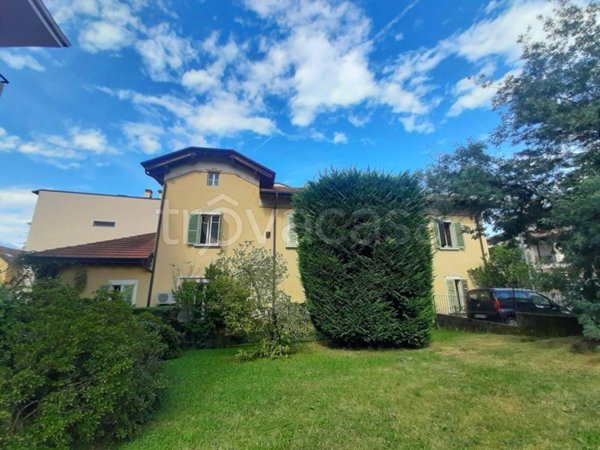 casa indipendente in vendita a Stresa