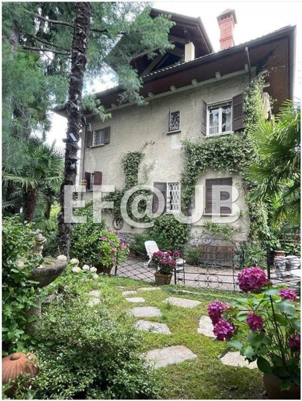 casa indipendente in vendita a Stresa