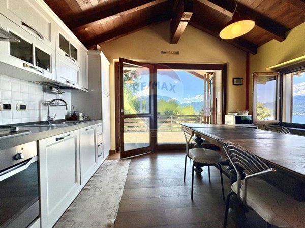 casa indipendente in vendita a Stresa in zona Brisino