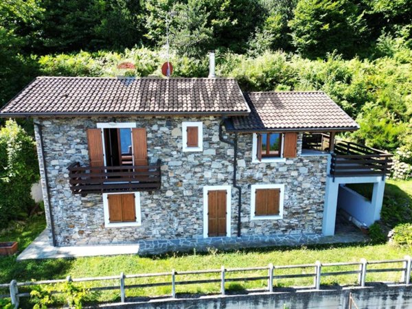 casa indipendente in vendita a Stresa in zona Brisino