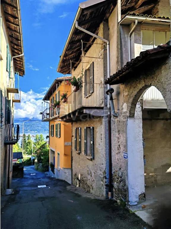 appartamento in vendita a Stresa in zona Carciano