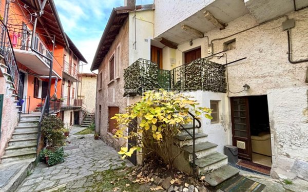 appartamento in vendita a Stresa in zona Levo