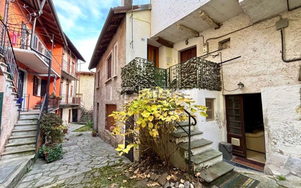 appartamento in vendita a Stresa in zona Levo