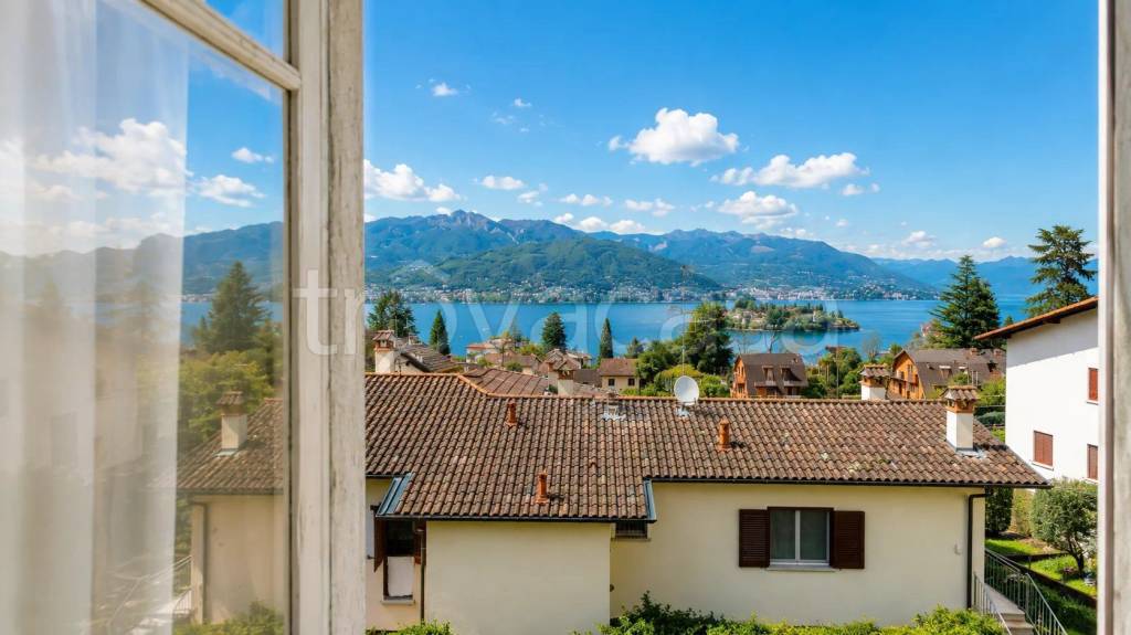 casa indipendente in vendita a Stresa in zona Carciano