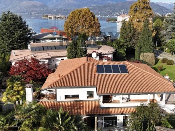 casa indipendente in vendita a Stresa in zona Carciano