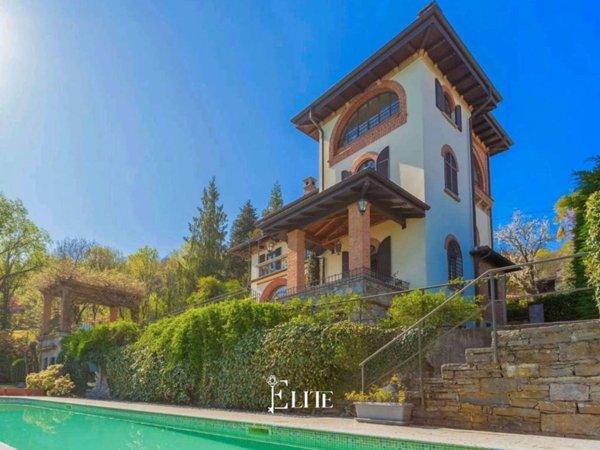 casa indipendente in vendita a Stresa in zona Vedasco