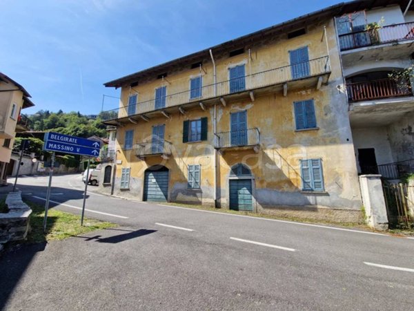 casa indipendente in vendita a Stresa in zona Magognino