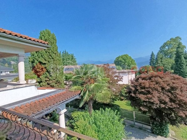 casa indipendente in vendita a Stresa in zona Magognino