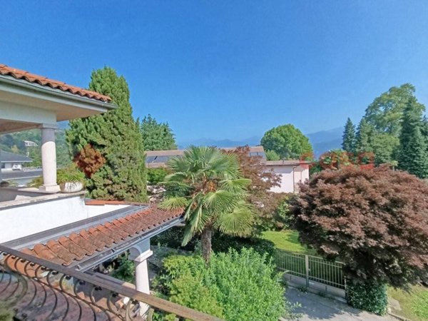 casa indipendente in vendita a Stresa in zona Carciano