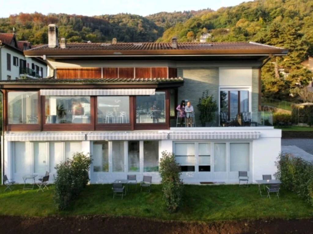 casa indipendente in vendita a Stresa in zona Carciano