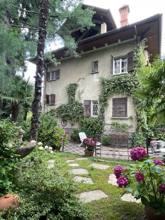casa indipendente in vendita a Stresa in zona Carciano