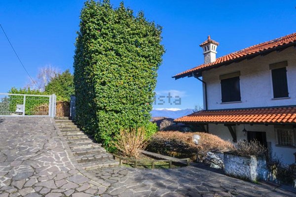 casa indipendente in vendita a Stresa in zona Levo