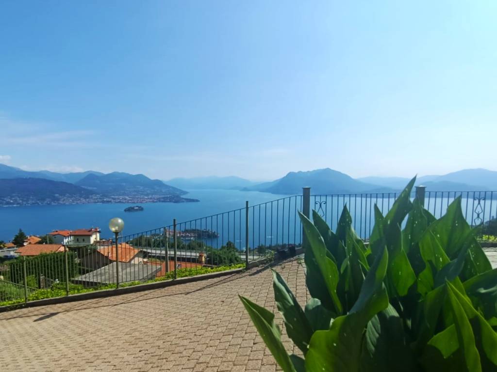 casa indipendente in vendita a Stresa in zona Someraro