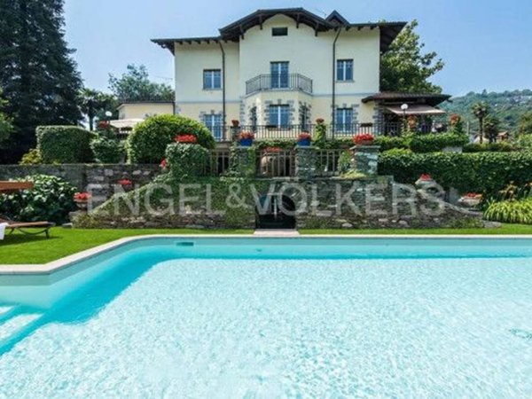 casa indipendente in vendita a Stresa in zona Carciano