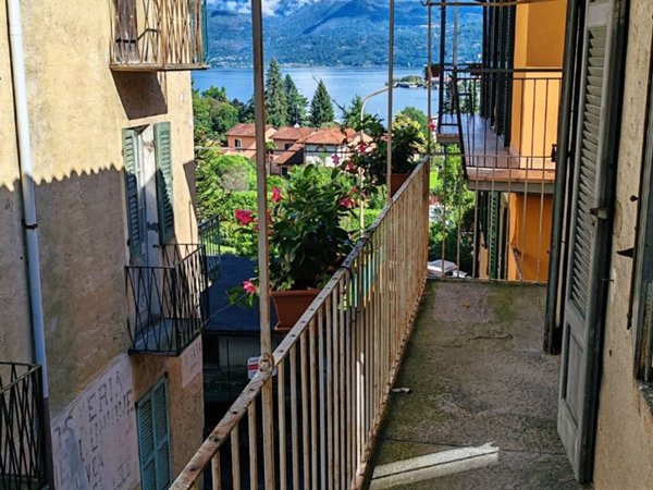 casa indipendente in vendita a Stresa in zona Carciano