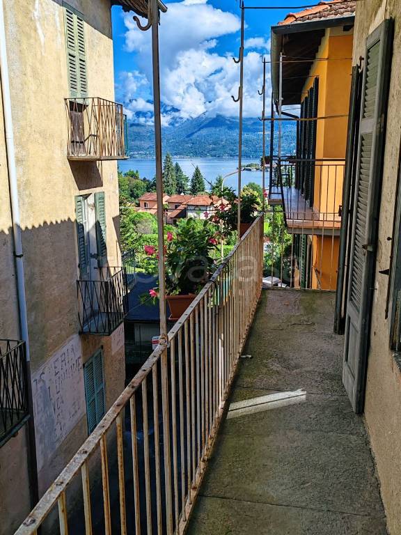 casa indipendente in vendita a Stresa in zona Carciano