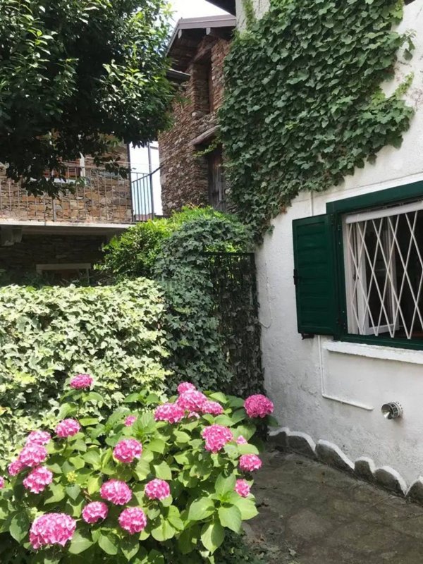 casa indipendente in vendita a Stresa in zona Someraro