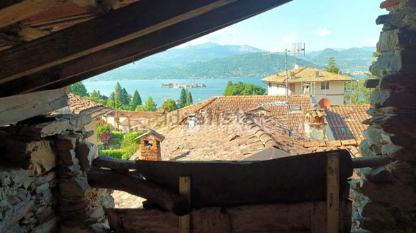 appartamento in vendita a Stresa in zona Carciano