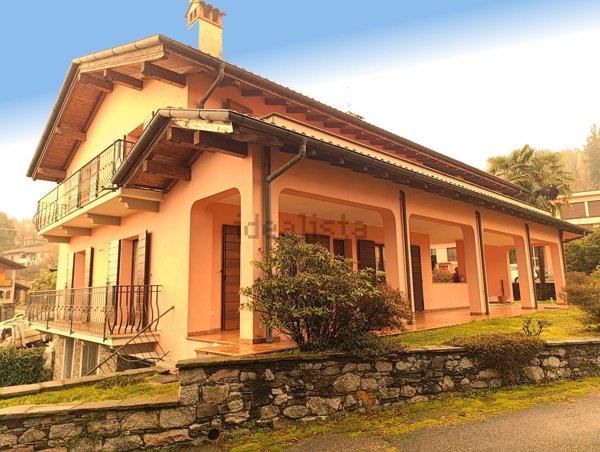 casa indipendente in vendita a Stresa