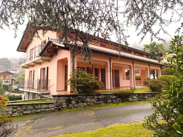 casa indipendente in vendita a Stresa