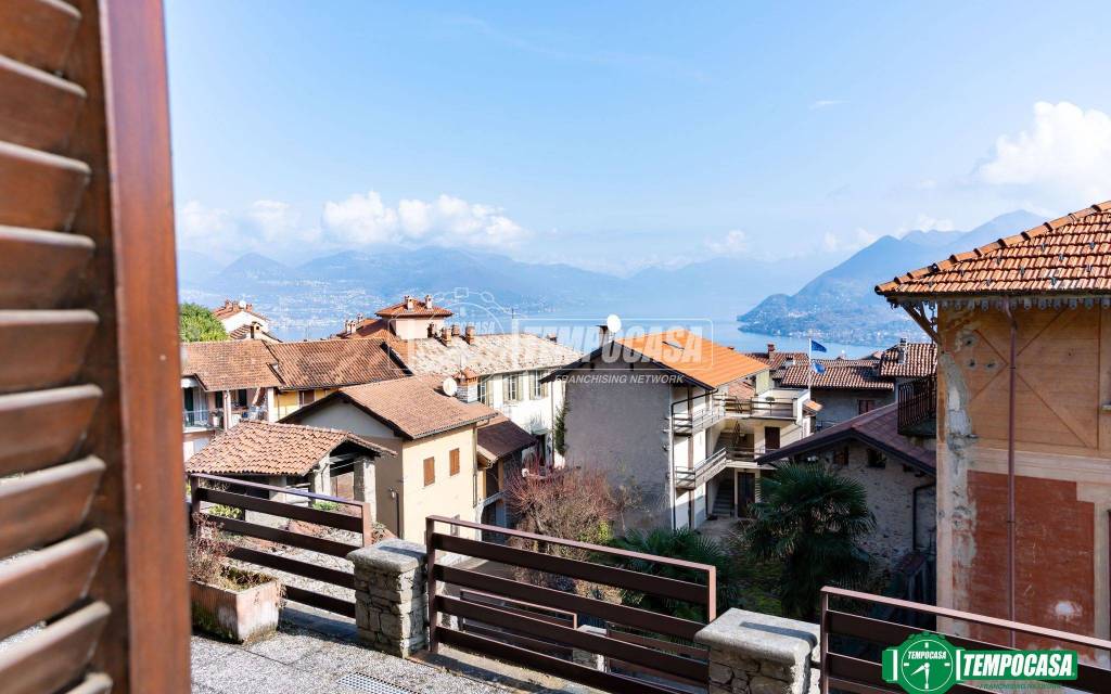 appartamento in vendita a Stresa in zona Magognino