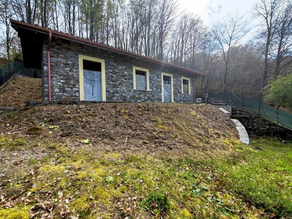 casa indipendente in vendita a Stresa in zona Brisino