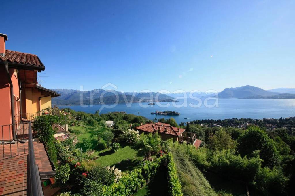 casa indipendente in vendita a Stresa in zona Someraro